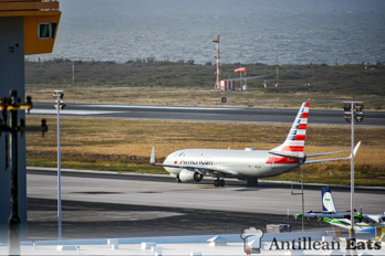 American Airlines - boeing 737 taking off from Curacao