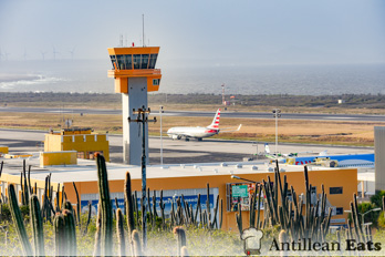 American Airlines - boeing 737 taking off from Curacao
