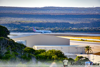 American Airlines - boeing 737 taking off from Curacao