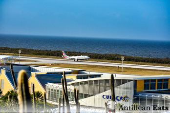 American Airlines - boeing 737 taking off from Curacao