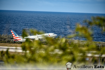 American Airlines - boeing 737 taking off from Curacao