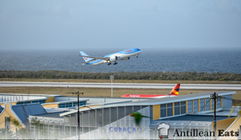 TUI Airlines - 767 taking off