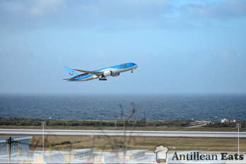 TUI Airlines - 767 taking off